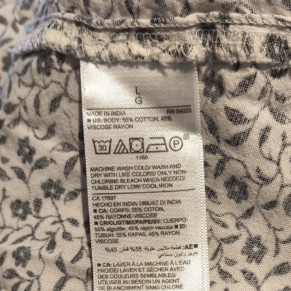 Old Navy Black and White Floral Puff-Sleeve Blouse
